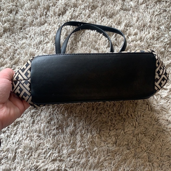 TOMMY HILFIGER Handbag - Picture 5 of 12